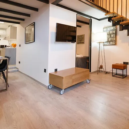 Cozy Equipped Duplex In Poblenou, Ideal For 4 Guests And Close To Public Transport